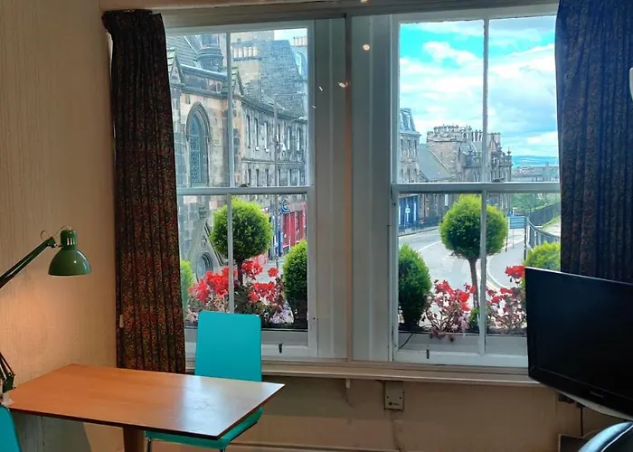 Royal Mile Apartment, 1 Minute From The Castle.