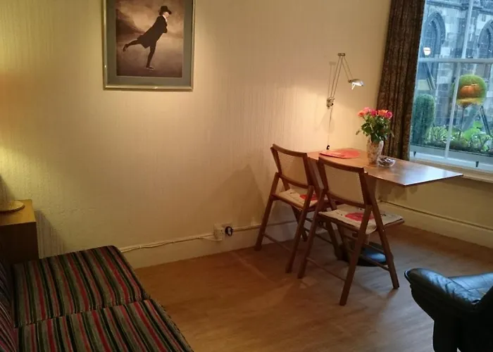 Royal Mile Apartment, 1 Minute From The Castle.