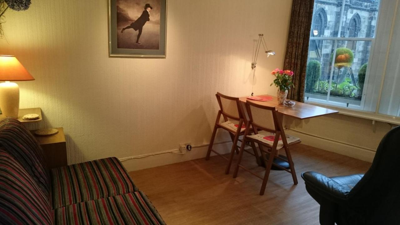 Royal Mile Apartment, 1 Minute From The Castle. Edimburgo